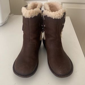 NWT UGG Leather Boots Brown Creamy Plush Lining Leather Ties SZ 6